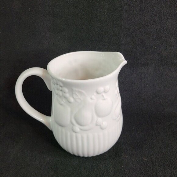 Libbey Tableware White Pitcher Embossed Apples Grapes Pears Fruit 7.5" 46 oz - Picture 1 of 6